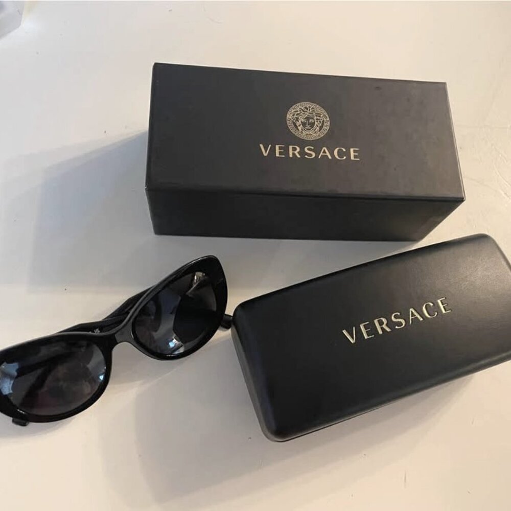 NEW Versace Women’s Cat Eye Sunglasses – Authentic – In Box